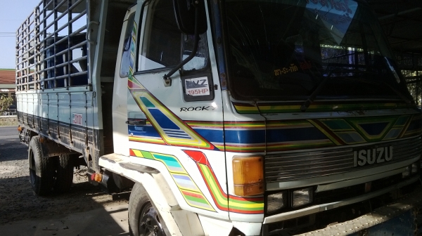 ISUZU RUCKY เครื่อง145แรงดีมาก คัสซีสดี กระบะเหล็กคอกเหล็ก ยาว5.5 เมตร ไม่มีผุ เอาไปใช้งานได้เลยไม่ต้องซ่อม