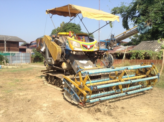 ขายด่วน รถเกี่ยวข้าวไอ้หนุ่มไวไฟ และ รถสิบล้อหัวยาวลากรถเกี่ยว ขายด่วน รถเกี่ยวข้าวไอ้หนุ่มไวไฟ และ รถสิบล้อหัวยาวลากรถเกี่ยว