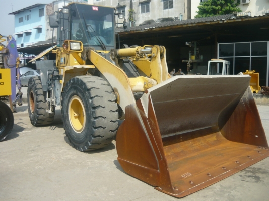 รถตักล้อยาง Komatsu WA320-5 เพิ่งเหยียบถึงไทย สภาพใหม่กิ๊บ ระบบไฟฟ้าครบ พร้อมใช้งาน