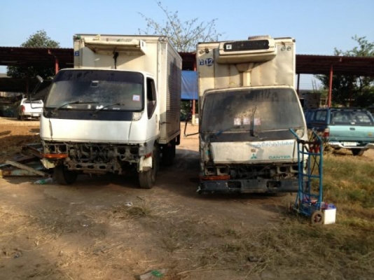 ขายด่วน รถบรรทุกเล็ก ตู้เย็น 2คัน 280,000 ขายตามสภาพ