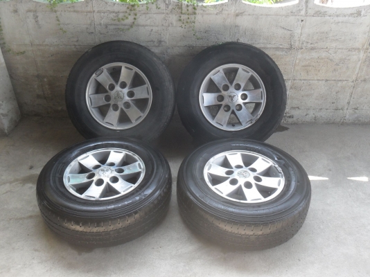 ล้อแม็ก 14นิ้ว 6รูพร้อมยาง 195R14 สวยๆ 4 ล้อ ราคา 3800 บาท