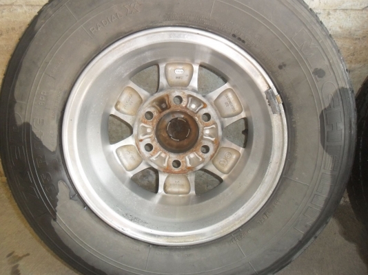 ล้อแม็ก 14นิ้ว 6รูพร้อมยาง 195R14 สวยๆ 4 ล้อ ราคา 3800 บาท ล้อแม็ก 14นิ้ว 6รูพร้อมยาง 195R14 สวยๆ 4 ล้อ ราคา 3800 บาท