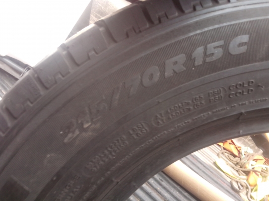 ขายยาง ปี 2012 4 เส้น ครบชุด 215- 70 -15 ส่งได้ครับ