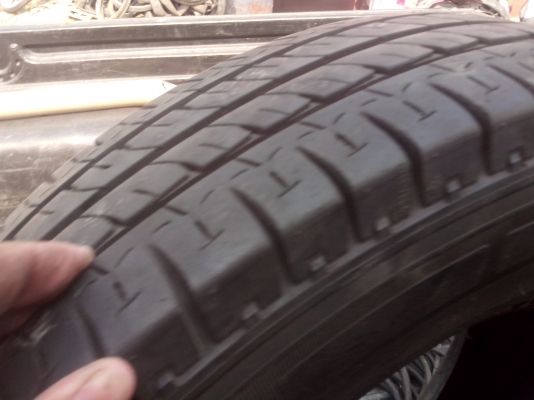 ขายยาง ปี 2012 4 เส้น ครบชุด 215- 70 -15 ส่งได้ครับ