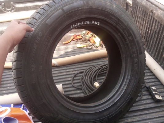 ขายยาง ปี 2012 4 เส้น ครบชุด 215- 70 -15 ส่งได้ครับ