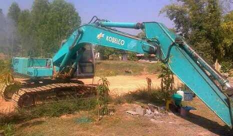 **850,000 บ.ต่อรอง**ขายแบคโฮ สภาพดี KOBELCO MARK III SK200 เก๋งเทา ทำสี MARK5 เครื่องเดิมปั๊มเดิม เอวดี ช่วงล่างดีแทรกใหม่ รถใช้งานปกติ ไฟฟ้าตัด แอร์มี บูมอาร์มดี ทะเบียนขาด6ปี เอกสารครบ พร้อมใช้งาน ราคาต่อรองได้เด้อ พี่น้องครับ