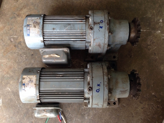 ขายมอเตอร์เกียร์ Cycro drive Sumitomo 0.5 HP. 220 V 3 สาย มีเบรคในตัว อัตราทด 1:59 เพลาออกประมาณ 24.5 รอบต่อนาที สภาพสวยวิ่งนิ่ม พร้อมใช้งาน มี 2 ตัวครับ