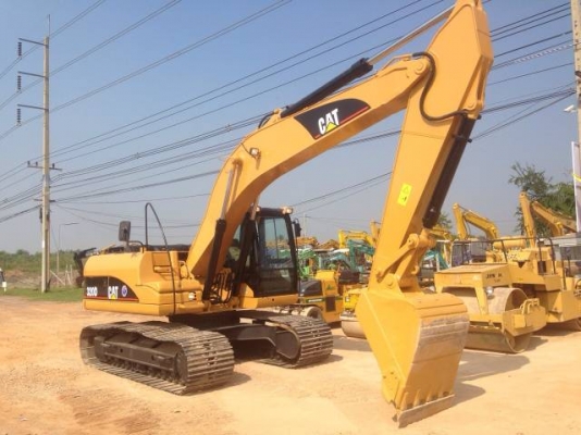 ขายรถแบคโฮ CAT 320D นำเข้าจากญี่ปุ่น ระบบไฟฟ้าเต็ม หรือขายดาวน์  900000 บาท มีVDOการทำงานครับ รถนอกนำเข้าสภาพสวย