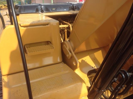 ขายรถแบคโฮ CAT 320D นำเข้าจากญี่ปุ่น ระบบไฟฟ้าเต็ม หรือขายดาวน์  900000 บาท มีVDOการทำงานครับ รถนอกนำเข้าสภาพสวย