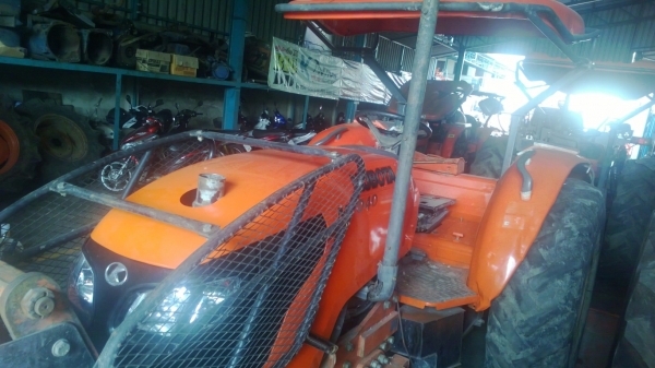 คูโบต้า มือสอง M 7040 พร้อมอุปกรณ์ หน้า-หลัง ราคา 320000