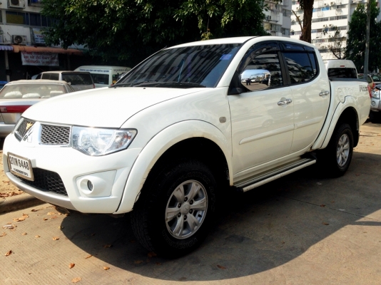 TRITON 4ประตู 2.5DiD เกียร์ โอโต้