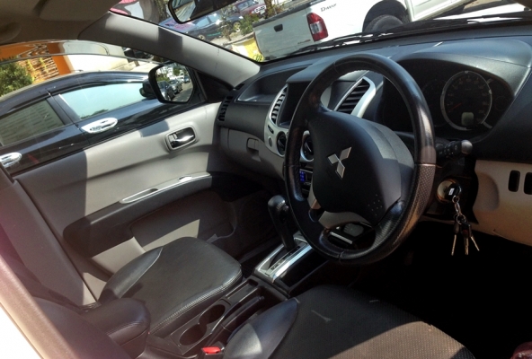 TRITON 4ประตู 2.5DiD เกียร์ โอโต้