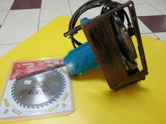 ขายเลื่อยวงเดือนผ่าไม้ขนาดใส่ใบ7นิ้วยี่ห้อMAKITAของแท้สภาพเกือบๆใหม่ครับ ขายเลื่อยวงเดือนผ่าไม้ขนาดใส่ใบ7นิ้วยี่ห้อMAKITAของแท้สภาพเกือบๆใหม่ครับ