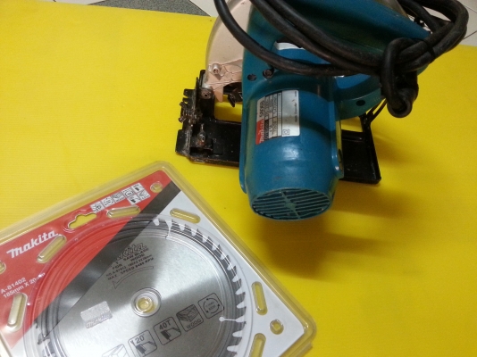 ขายเลื่อยวงเดือนผ่าไม้ขนาดใส่ใบ7นิ้วยี่ห้อMAKITAของแท้สภาพเกือบๆใหม่ครับ ขายเลื่อยวงเดือนผ่าไม้ขนาดใส่ใบ7นิ้วยี่ห้อMAKITAของแท้สภาพเกือบๆใหม่ครับ