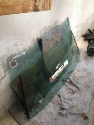 ขายกระจกBMW e30แท้ บานหน้า-หลัง พร้องยางขอบกระจก สภาพดีไม่มีรอยสวยเลยคับ ราคาบานหน้า2500บาท ราคาบานหลัง1500บาท โทร0875077464โส กทม