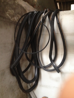 ขายกระจกBMW e30แท้ บานหน้า-หลัง พร้องยางขอบกระจก สภาพดีไม่มีรอยสวยเลยคับ ราคาบานหน้า2500บาท ราคาบานหลัง1500บาท โทร0875077464โส กทม