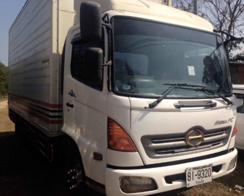 **960,000 บ.ต่อรอง**ขาย6ล้อตู้แห้งสวยๆ HINO MEGA FC4JJPA ยูโร2 ปี46 เครื่อง 150 JO5C TURBO INTER COOLER พ.พาวเวอร์ เบรคทริฟฟี่ แอร์เย็น ช่วงล่างคัสซีสวยเดิมไม่มีบวม ตู้แห้งสภาพดี 5.50ม. หัวบางเดิมภายในสวยคอนโซลครบ ยางดี6เส้น พร้อมใช้งาน เอกสารครบ ราคาต่อร