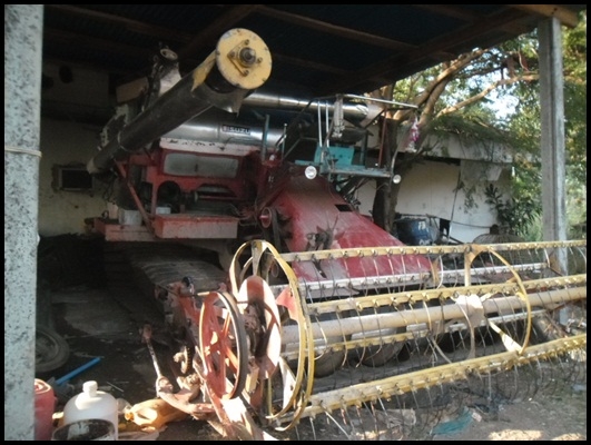 รถเกี่ยวข้าว ไทยประดิษฐ์