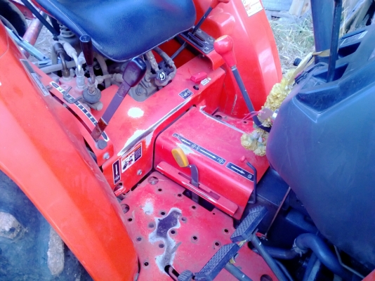 ขายรถไถคูโบต้า L3408 Di ใบมีดดันดินคานบนKKผาล6*22ตราช้างพร้อมใช้งานครับ