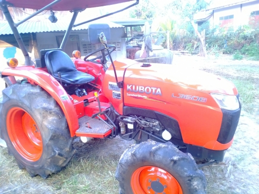 ขายรถไถคูโบต้า L3608 ใบมีดดันดินใหม่ติดตั้งอยู่ครับผาน6และโรตารี่ครับ