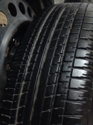 ขายยางบริสโตน175 65 15 พร้อมล้อกะทะฝาครอบ ยางปี13