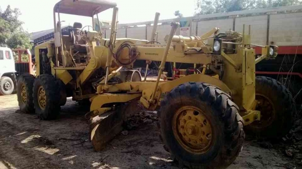 ขายรถเกรด KOMUTSU เอวอ่อนสภาพดี พร้อมใชช้งาน