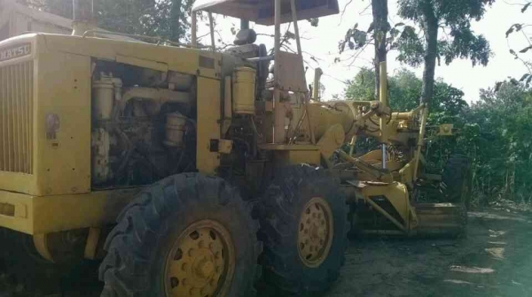 ขายรถเกรด KOMUTSU เอวแข็ง  เอียง ซ้าย-ขวา ขึ้นลง สภาพดี พร้อมใชช้งาน