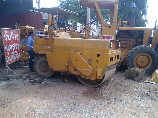ขายยกแพ๊ค ๓ คันรวดมี รถบด SAKAI 3 ตัน1 คัน รถบด วาตานาเบ้ 18 ตัน 1 คัน และ รถเกรด โคมัตสุ จีดี 37 1 คัน
