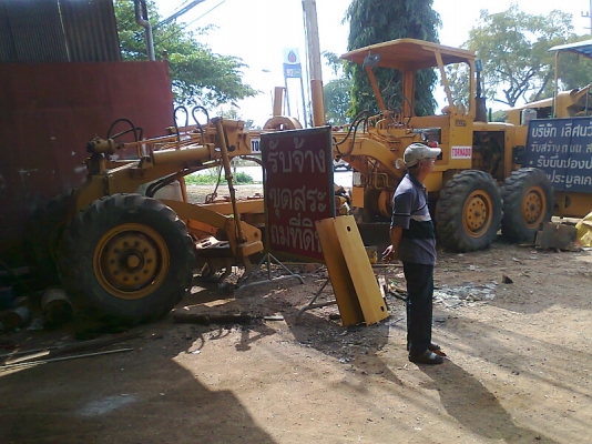 ขายยกแพ๊ค ๓ คันรวดมี รถบด SAKAI 3 ตัน1 คัน รถบด วาตานาเบ้ 18 ตัน 1 คัน และ รถเกรด โคมัตสุ จีดี 37 1 คัน