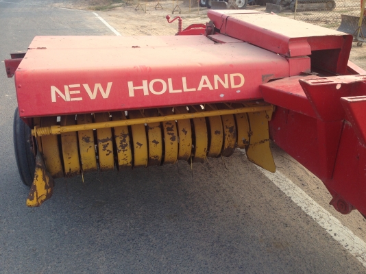 ขายเครื่องอัดฟางยี่ห้อ NEWHOLLAND รุ่น 272 ใช้งานดีแต่ไม่ค่อยได้ใช้งาน สภาพสวยพร้อมใช้งาน ราคา 88000