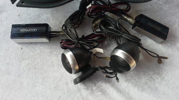 Kenwood ชุดแยกชิ้น เบส กลาง แหลม ลำโพงเสียงกลาง 6.5" 180W Kenwood ชุดแยกชิ้น เบส กลาง แหลม ลำโพงเสียงกลาง 6.5" 180W