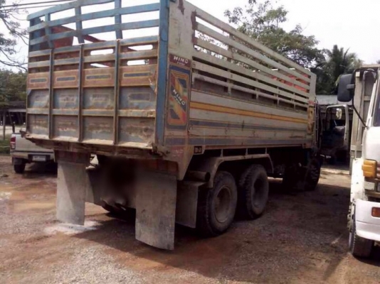 รถฮีโน่ 10 ล้อดั้ม FM3H  เปลื่ยนเครื่อง  220 แรงม้า. สนใจติดต่อ  081 - 6079515