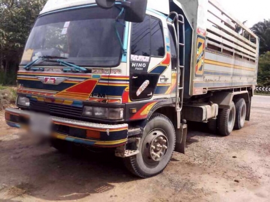 รถฮีโน่ 10 ล้อดั้ม FM3H  เปลื่ยนเครื่อง  220 แรงม้า. สนใจติดต่อ  081 - 6079515