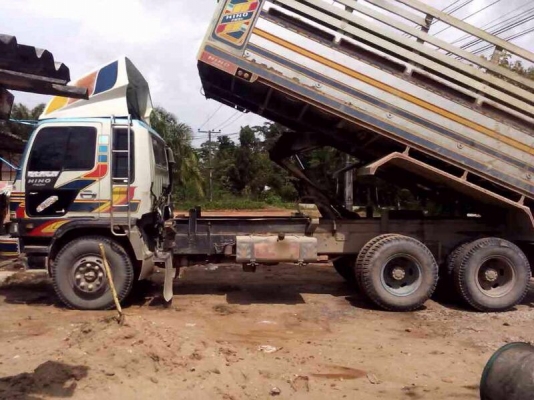 รถฮีโน่ 10 ล้อดั้ม FM3H  เปลื่ยนเครื่อง  220 แรงม้า. สนใจติดต่อ  081 - 6079515