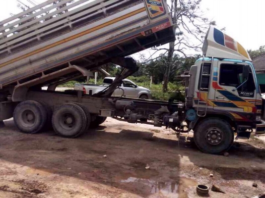 รถฮีโน่ 10 ล้อดั้ม FM3H  เปลื่ยนเครื่อง  220 แรงม้า. สนใจติดต่อ  081 - 6079515