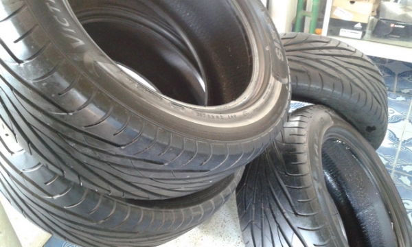 ขายยาง maxxis ma-z1 225/55ZR17 มือ 2 แต่ปีใหม่ ใช้น้อย ขายยาง maxxis ma-z1 225/55ZR17 มือ 2 แต่ปีใหม่ ใช้น้อย