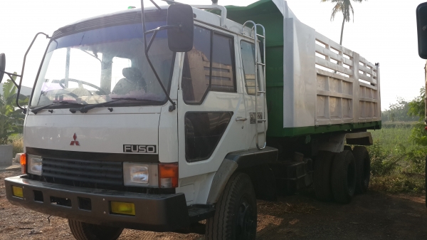 ขายด่วนไอ้หลงโบสองเพลาดั้มสิบสปีดราคาโคตรถูก ตามสภาพFN527MA 195แรงโทร0801515451