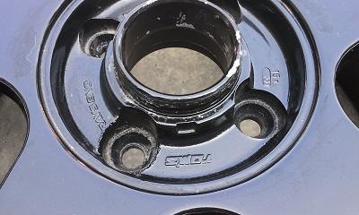 ขายล้อjapan ขอบ15 ยี่ห้อ tom's ครับ 4รู100ครับ ถูกๆๆ3900บาทราคาต่อรองได้ครับ