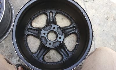 ขายล้อjapan ขอบ15 ยี่ห้อ tom's ครับ 4รู100ครับ ถูกๆๆ3900บาทราคาต่อรองได้ครับ