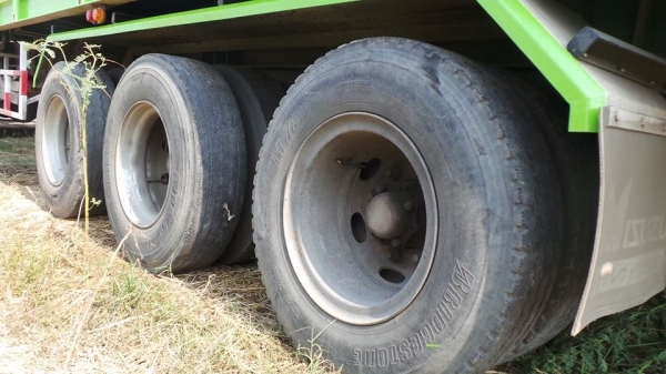 ขายหางพื้นเรียบ 3 เพลาตามสภาพไม่มีล้อไม่ให้เล่ม