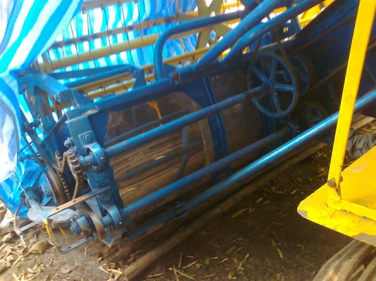 รถเกี่ยวข้าวเกษตร ไวไฟจอมพลัง เครื่อง 225 แรงม้า รถออกห้างมีทะเบียนครบ