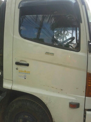 รถฮีโน่ 6 ล้อดั้ม FC4J  150 แรงม้า ปี 48  ( รถวิ่ง 15x,xxx กม. )  สนใจติดต่อ 081 - 6079515