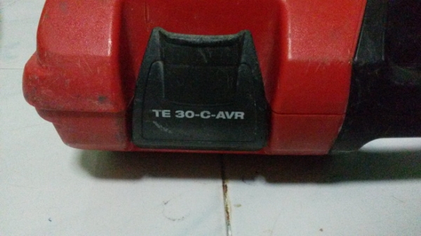 เครื่องสว่านโรตารี่ และสกัด ตัวใหญ่ ยี่ห้อ ฮิลติ สภาพพร้อมใช้งานครับ