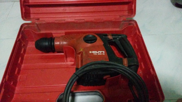 เครื่องสว่านโรตารี่ และสกัด ตัวใหญ่ ยี่ห้อ ฮิลติ สภาพพร้อมใช้งานครับ