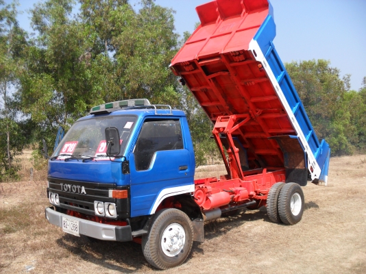 รถบรรทุกดัมพ์ 6 ล้อกลาง รถบรรทุกดัมพ์ 6 ล้อกลาง