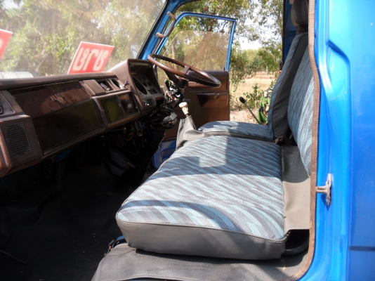 รถบรรทุกดัมพ์ 6 ล้อกลาง รถบรรทุกดัมพ์ 6 ล้อกลาง