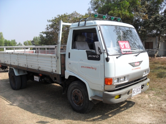 รถบรรทุก 6 ล้อกลาง