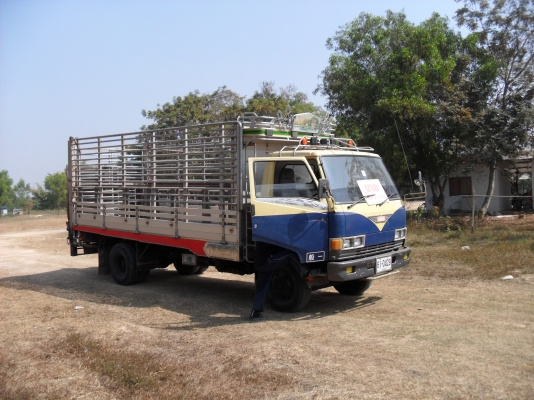 รถบรรทุก 6 ล้อกลาง