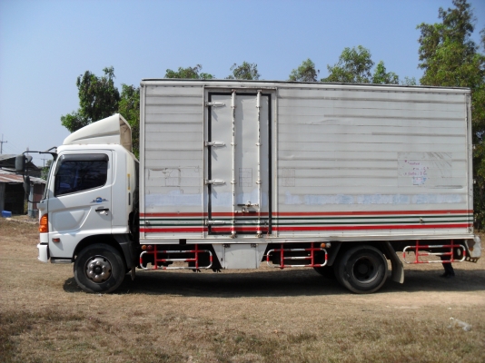 รถบรรทุก 6 ล้อกลาง