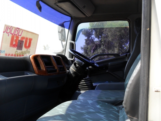 รถบรรทุก 6 ล้อกลาง